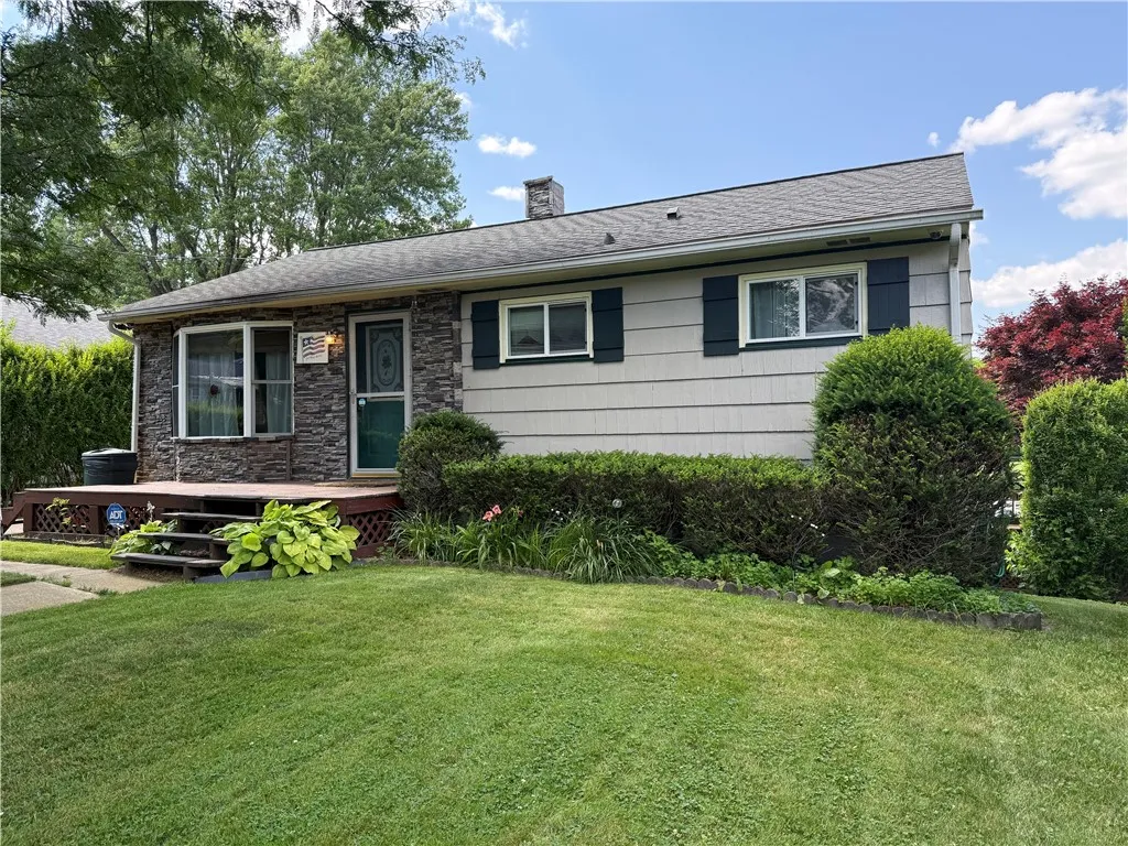 890 Holdridge Street, Southport, New York 14904, Southport, New York 14904, 3 Bedrooms Bedrooms, 8 Rooms Rooms,1 BathroomBathrooms,Residential,For Sale,890 Holdridge Street, Southport, New York 14904,R1620497