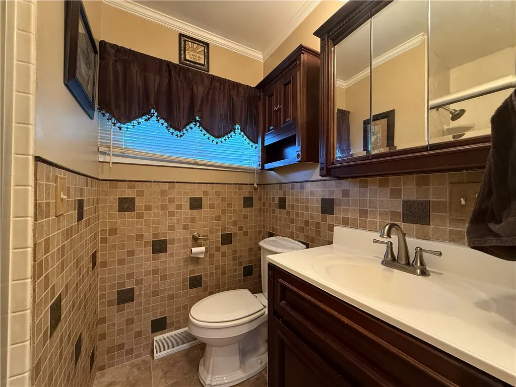 890 Holdridge Street, Southport, New York 14904, Southport, New York 14904, 3 Bedrooms Bedrooms, 8 Rooms Rooms,1 BathroomBathrooms,Residential,For Sale,890 Holdridge Street, Southport, New York 14904,R1620497