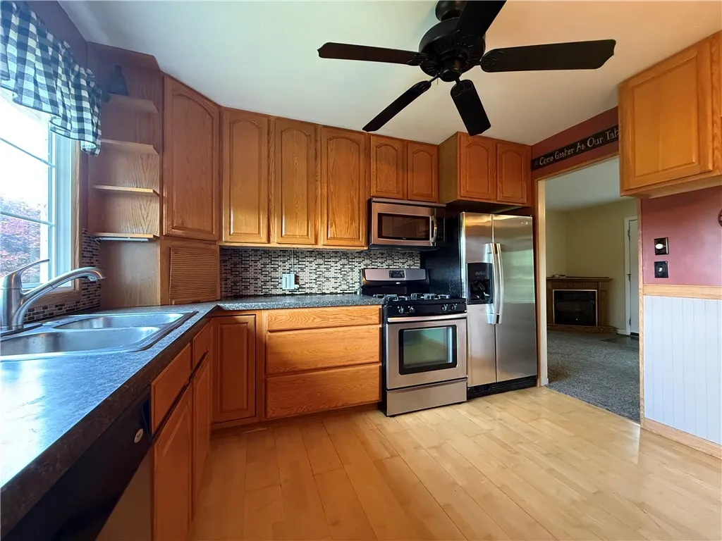 890 Holdridge Street, Southport, New York 14904, Southport, New York 14904, 3 Bedrooms Bedrooms, 8 Rooms Rooms,1 BathroomBathrooms,Residential,For Sale,890 Holdridge Street, Southport, New York 14904,R1620497
