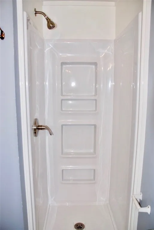 Front 1 Bedroom Unit Full Bathroom