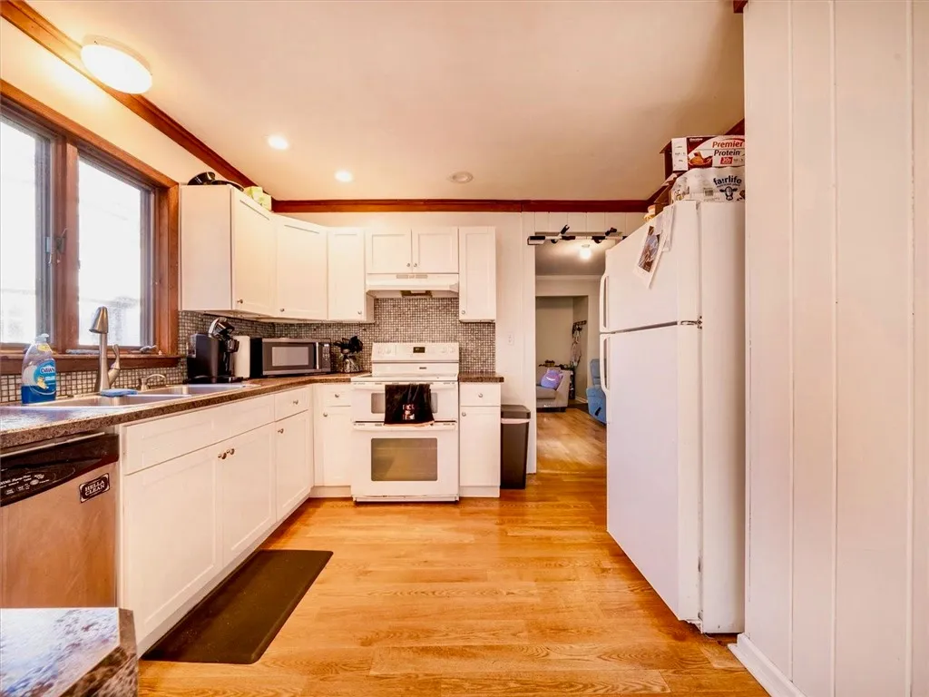 Rear 4 Bedroom Unit Kitchen