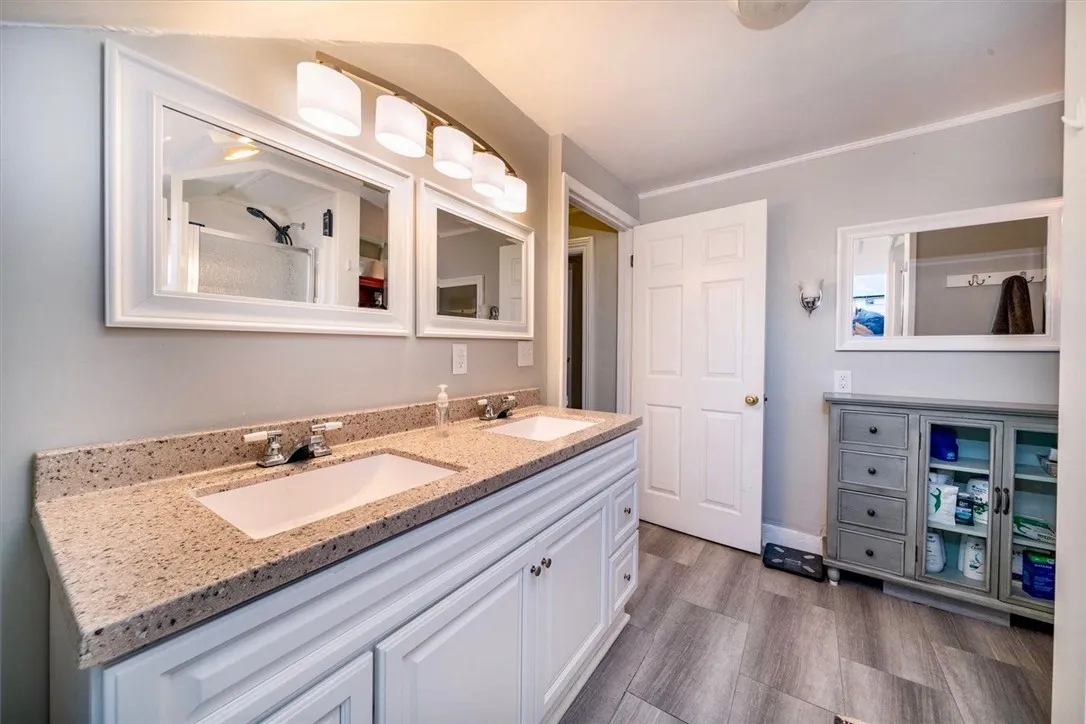 Rear 4 Bedroom Unit Updated Full Bathroom