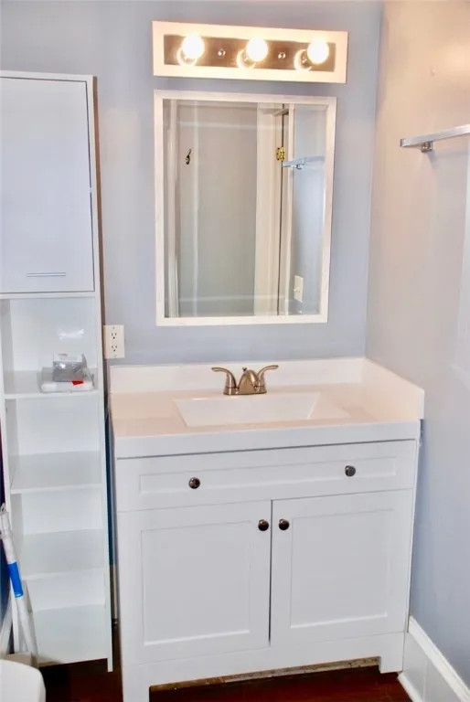 Front 1 Bedroom Unit Full Bathroom