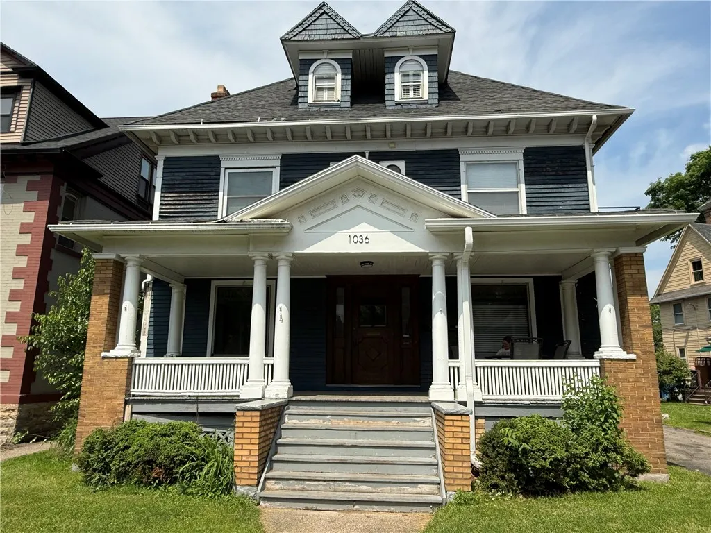 1036 Monroe Avenue, Rochester, New York 14620, Rochester, New York 14620, 1 Bedroom Bedrooms, 5 Rooms Rooms,1 BathroomBathrooms,Residential Lease,For Rent,1036 Monroe Avenue, Rochester, New York 14620,R1620698