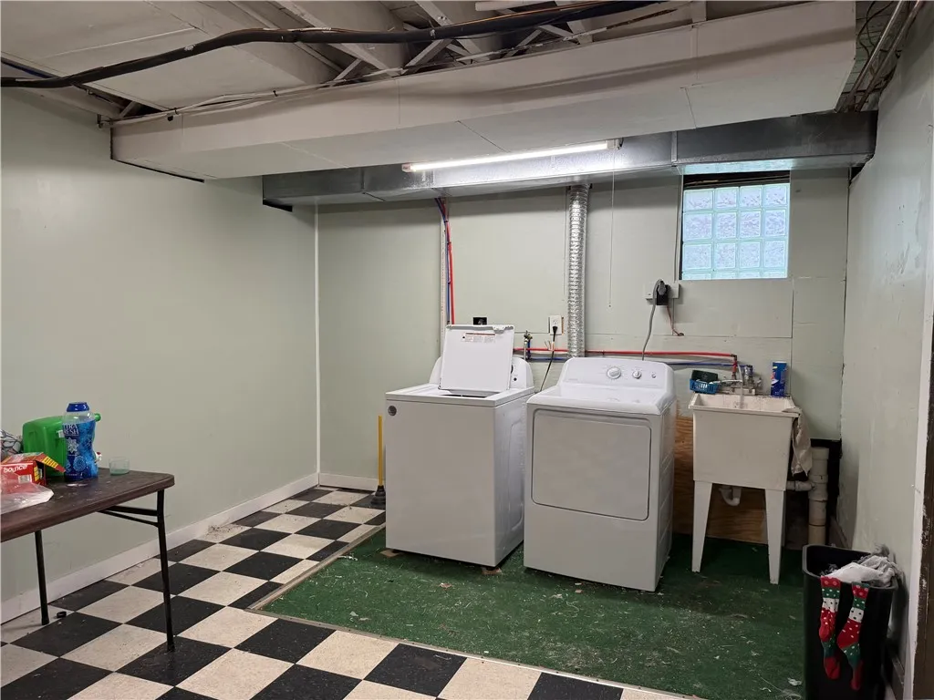 1036 Monroe Avenue, Rochester, New York 14620, Rochester, New York 14620, 1 Bedroom Bedrooms, 5 Rooms Rooms,1 BathroomBathrooms,Residential Lease,For Rent,1036 Monroe Avenue, Rochester, New York 14620,R1620698