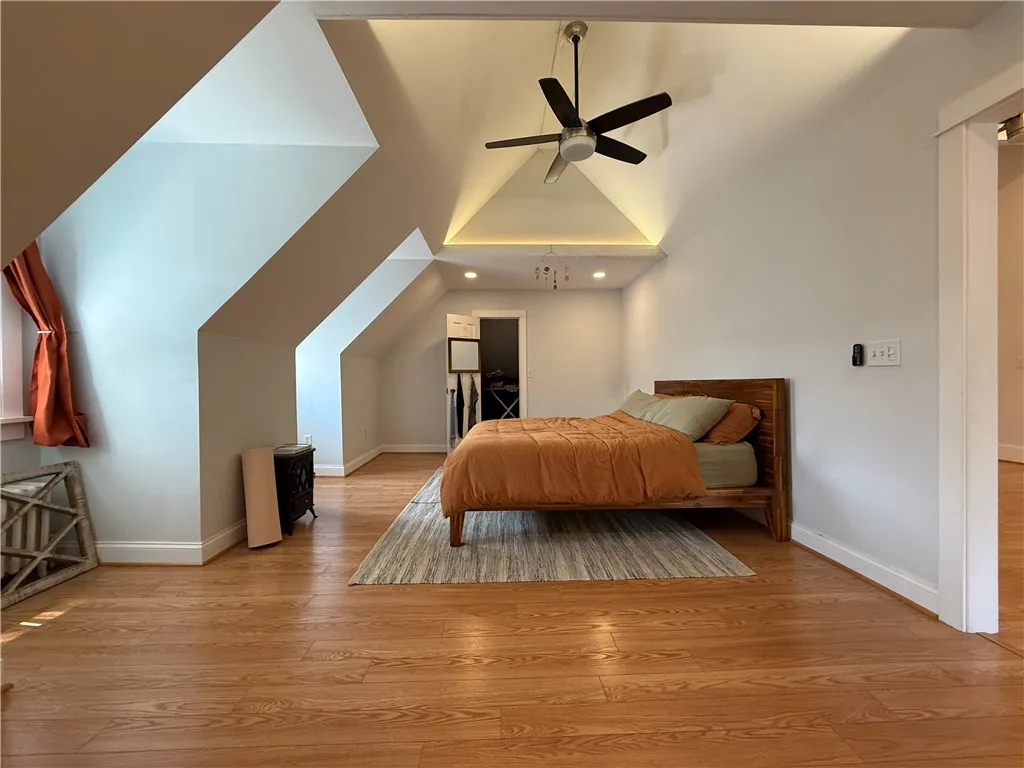 1036 Monroe Avenue, Rochester, New York 14620, Rochester, New York 14620, 1 Bedroom Bedrooms, 5 Rooms Rooms,1 BathroomBathrooms,Residential Lease,For Rent,1036 Monroe Avenue, Rochester, New York 14620,R1620698