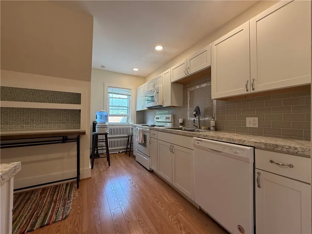 1036 Monroe Avenue, Rochester, New York 14620, Rochester, New York 14620, 1 Bedroom Bedrooms, 5 Rooms Rooms,1 BathroomBathrooms,Residential Lease,For Rent,1036 Monroe Avenue, Rochester, New York 14620,R1620698