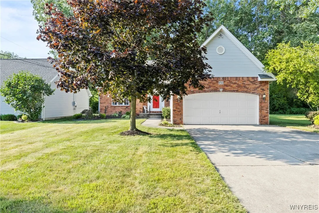 950 East Robinson Street, North Tonawanda, New Yor, North Tonawanda, New York 14120, 2 Bedrooms Bedrooms, 5 Rooms Rooms,2 BathroomsBathrooms,Residential,For Sale,950 East Robinson Street, North Tonawanda, New Yor,B1620442