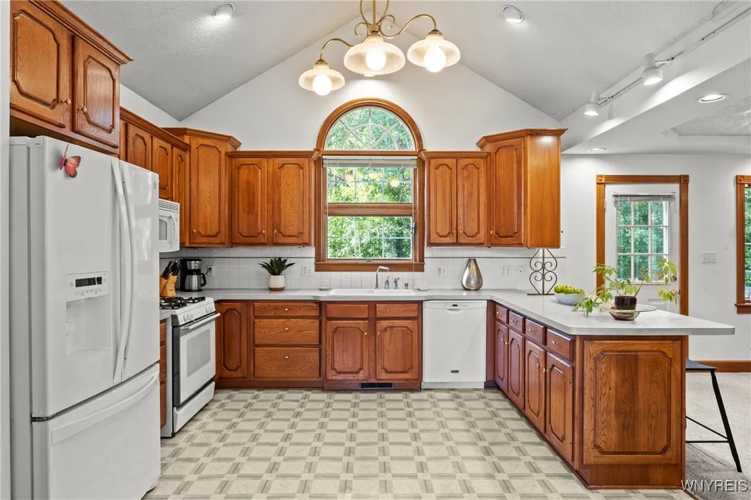 950 East Robinson Street, North Tonawanda, New Yor, North Tonawanda, New York 14120, 2 Bedrooms Bedrooms, 5 Rooms Rooms,2 BathroomsBathrooms,Residential,For Sale,950 East Robinson Street, North Tonawanda, New Yor,B1620442