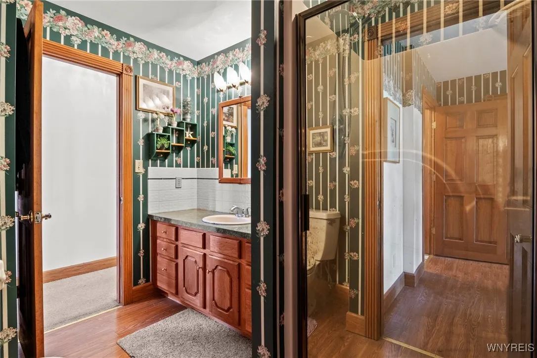 950 East Robinson Street, North Tonawanda, New Yor, North Tonawanda, New York 14120, 2 Bedrooms Bedrooms, 5 Rooms Rooms,2 BathroomsBathrooms,Residential,For Sale,950 East Robinson Street, North Tonawanda, New Yor,B1620442