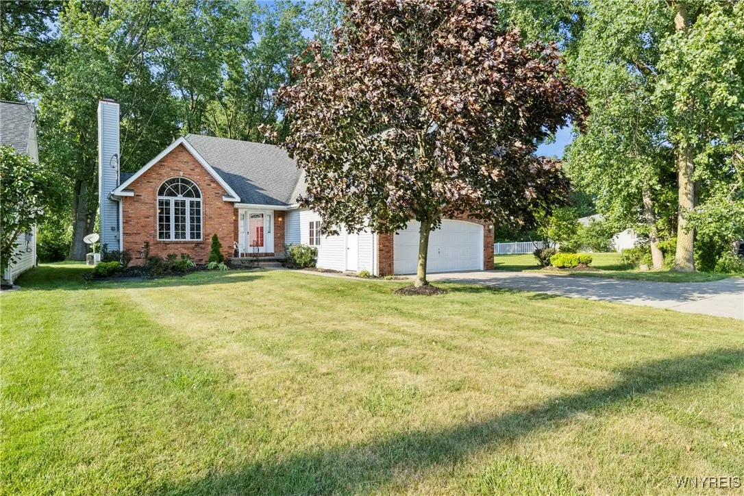 950 East Robinson Street, North Tonawanda, New Yor, North Tonawanda, New York 14120, 2 Bedrooms Bedrooms, 5 Rooms Rooms,2 BathroomsBathrooms,Residential,For Sale,950 East Robinson Street, North Tonawanda, New Yor,B1620442
