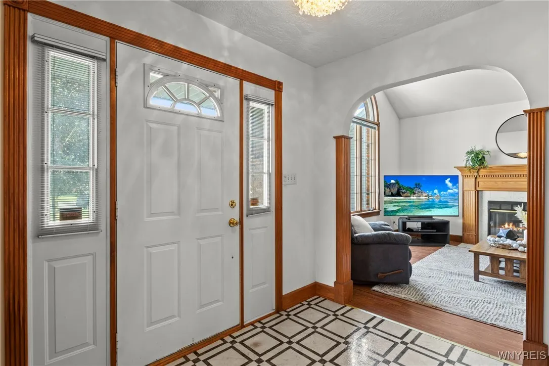 950 East Robinson Street, North Tonawanda, New Yor, North Tonawanda, New York 14120, 2 Bedrooms Bedrooms, 5 Rooms Rooms,2 BathroomsBathrooms,Residential,For Sale,950 East Robinson Street, North Tonawanda, New Yor,B1620442