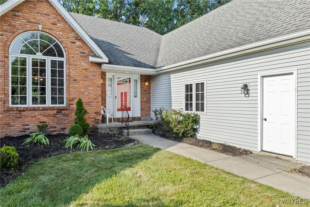 950 East Robinson Street, North Tonawanda, New Yor, North Tonawanda, New York 14120, 2 Bedrooms Bedrooms, 5 Rooms Rooms,2 BathroomsBathrooms,Residential,For Sale,950 East Robinson Street, North Tonawanda, New Yor,B1620442