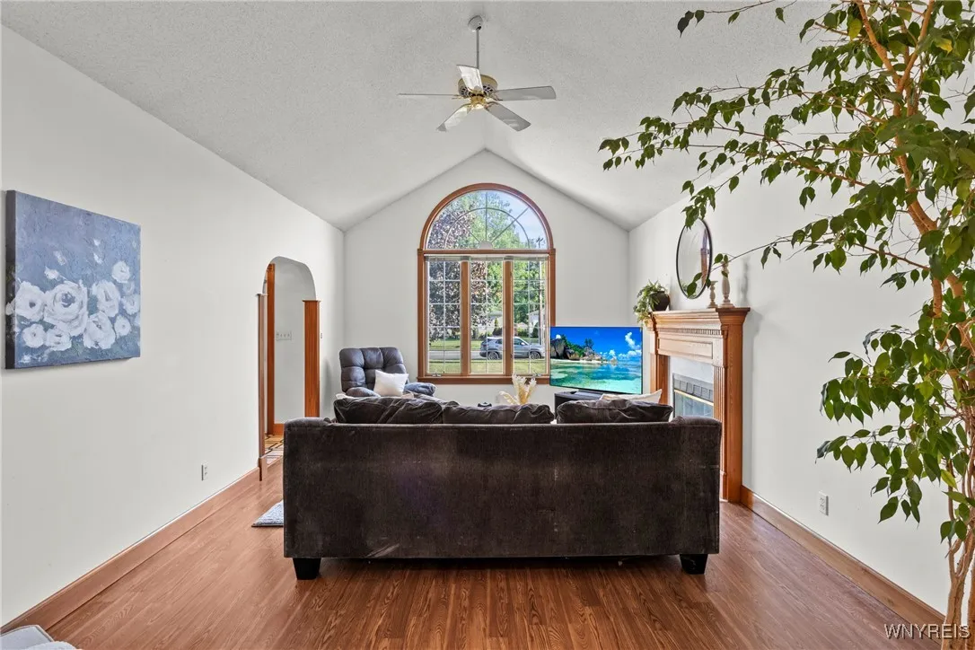 950 East Robinson Street, North Tonawanda, New Yor, North Tonawanda, New York 14120, 2 Bedrooms Bedrooms, 5 Rooms Rooms,2 BathroomsBathrooms,Residential,For Sale,950 East Robinson Street, North Tonawanda, New Yor,B1620442