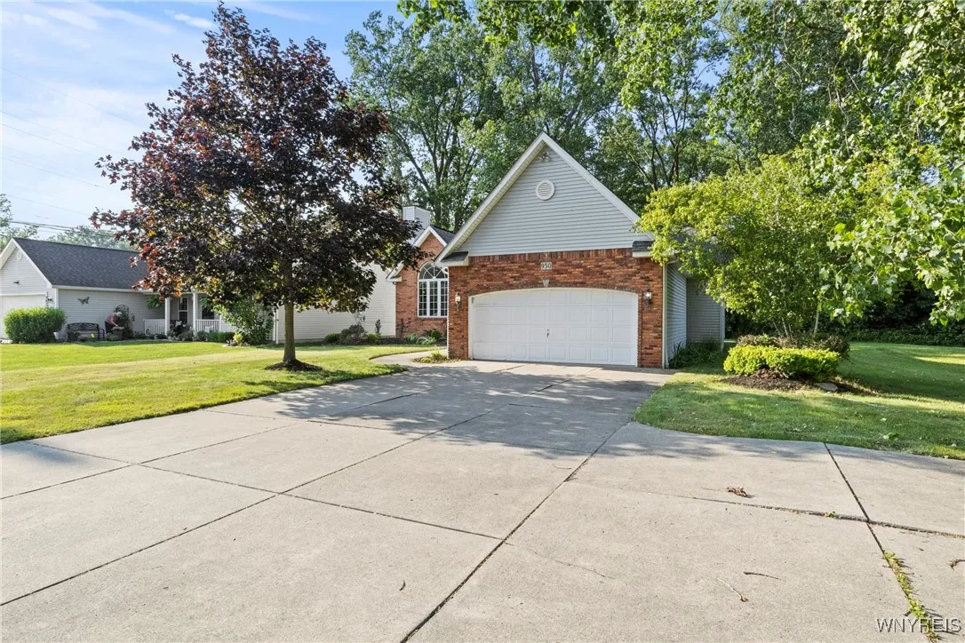 950 East Robinson Street, North Tonawanda, New Yor, North Tonawanda, New York 14120, 2 Bedrooms Bedrooms, 5 Rooms Rooms,2 BathroomsBathrooms,Residential,For Sale,950 East Robinson Street, North Tonawanda, New Yor,B1620442