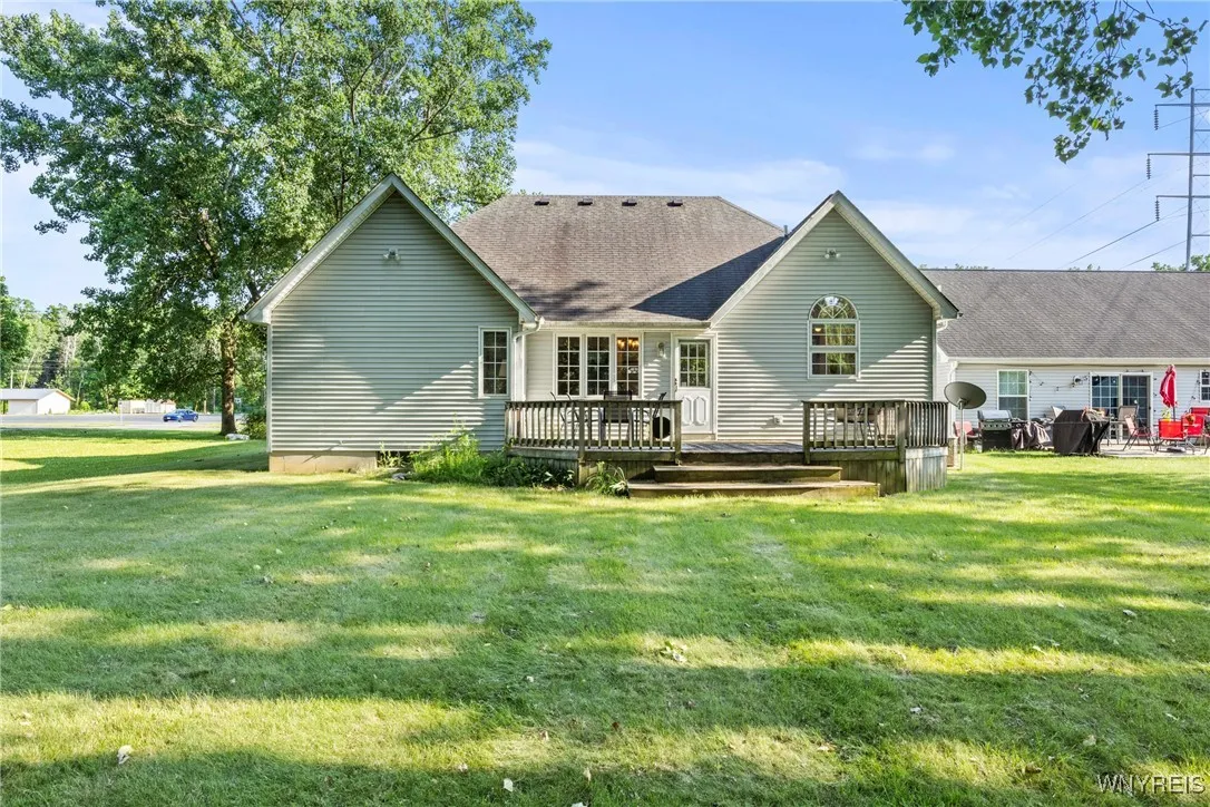 950 East Robinson Street, North Tonawanda, New Yor, North Tonawanda, New York 14120, 2 Bedrooms Bedrooms, 5 Rooms Rooms,2 BathroomsBathrooms,Residential,For Sale,950 East Robinson Street, North Tonawanda, New Yor,B1620442