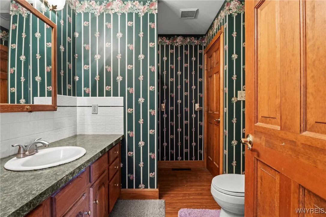 950 East Robinson Street, North Tonawanda, New Yor, North Tonawanda, New York 14120, 2 Bedrooms Bedrooms, 5 Rooms Rooms,2 BathroomsBathrooms,Residential,For Sale,950 East Robinson Street, North Tonawanda, New Yor,B1620442