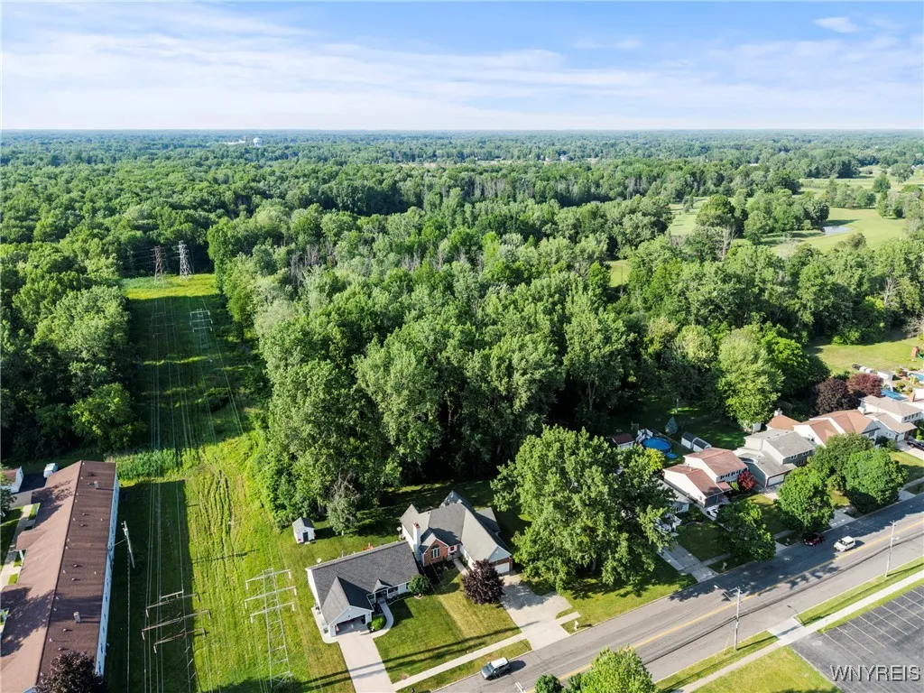 950 East Robinson Street, North Tonawanda, New Yor, North Tonawanda, New York 14120, 2 Bedrooms Bedrooms, 5 Rooms Rooms,2 BathroomsBathrooms,Residential,For Sale,950 East Robinson Street, North Tonawanda, New Yor,B1620442