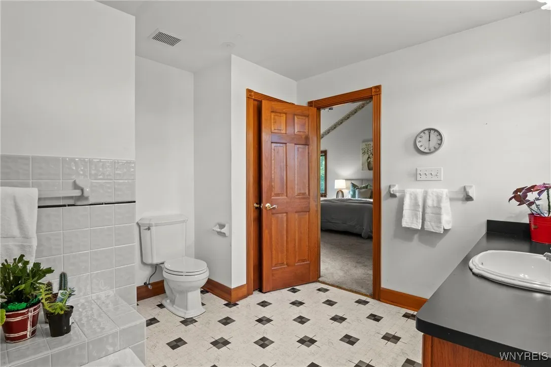 950 East Robinson Street, North Tonawanda, New Yor, North Tonawanda, New York 14120, 2 Bedrooms Bedrooms, 5 Rooms Rooms,2 BathroomsBathrooms,Residential,For Sale,950 East Robinson Street, North Tonawanda, New Yor,B1620442