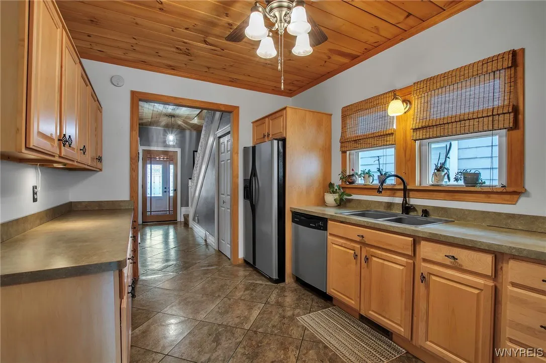 2831 South Park Avenue, Lackawanna, New York 14218, Lackawanna, New York 14218, 3 Bedrooms Bedrooms, 9 Rooms Rooms,2 BathroomsBathrooms,Residential,For Sale,2831 South Park Avenue, Lackawanna, New York 14218,B1620696