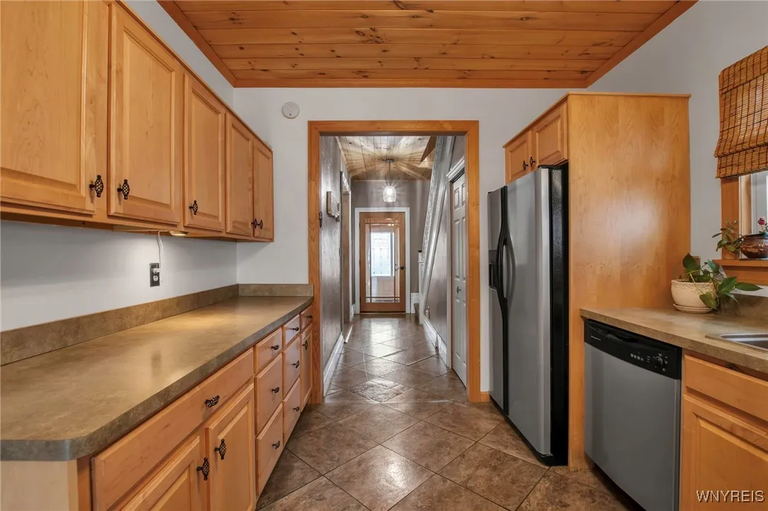 2831 South Park Avenue, Lackawanna, New York 14218, Lackawanna, New York 14218, 3 Bedrooms Bedrooms, 9 Rooms Rooms,2 BathroomsBathrooms,Residential,For Sale,2831 South Park Avenue, Lackawanna, New York 14218,B1620696