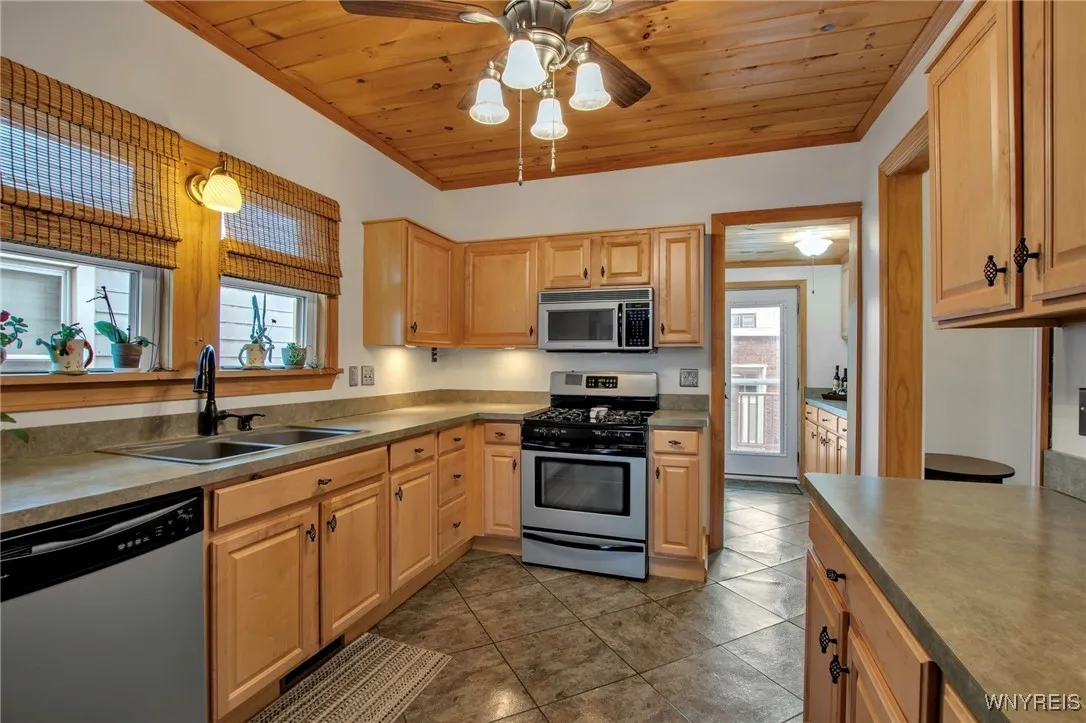 2831 South Park Avenue, Lackawanna, New York 14218, Lackawanna, New York 14218, 3 Bedrooms Bedrooms, 9 Rooms Rooms,2 BathroomsBathrooms,Residential,For Sale,2831 South Park Avenue, Lackawanna, New York 14218,B1620696