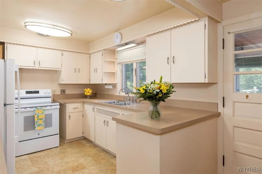 356 Union Road, West Seneca, New York 14224, West Seneca, New York 14224, 4 Bedrooms Bedrooms, 7 Rooms Rooms,1 BathroomBathrooms,Residential,For Sale,356 Union Road, West Seneca, New York 14224,B1620314