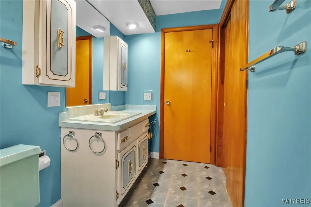 22 Eaglebrook Drive, Orchard Park, New York 14224, Orchard Park, New York 14224, 3 Bedrooms Bedrooms, 8 Rooms Rooms,2 BathroomsBathrooms,Residential,For Sale,22 Eaglebrook Drive, Orchard Park, New York 14224,B1620503