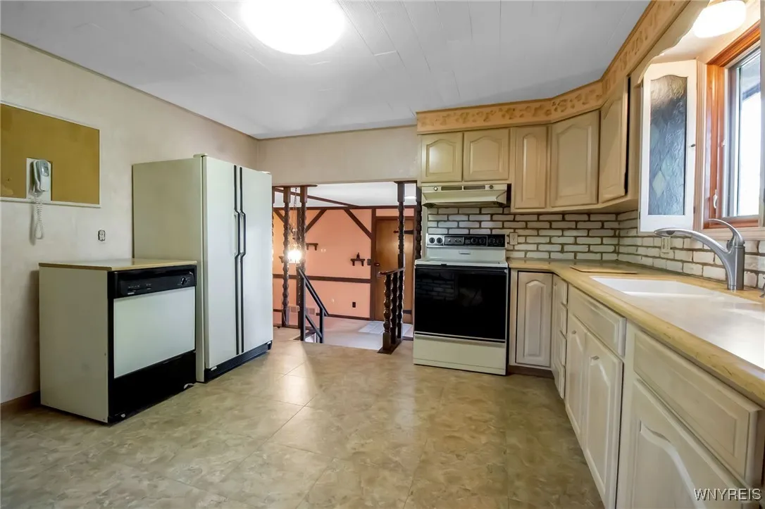 22 Eaglebrook Drive, Orchard Park, New York 14224, Orchard Park, New York 14224, 3 Bedrooms Bedrooms, 8 Rooms Rooms,2 BathroomsBathrooms,Residential,For Sale,22 Eaglebrook Drive, Orchard Park, New York 14224,B1620503