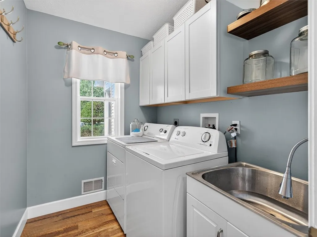 29 Marjorie Lane, Parma, New York 14468, Parma, New York 14468, 4 Bedrooms Bedrooms, 11 Rooms Rooms,2 BathroomsBathrooms,Residential,For Sale,29 Marjorie Lane, Parma, New York 14468,R1620616