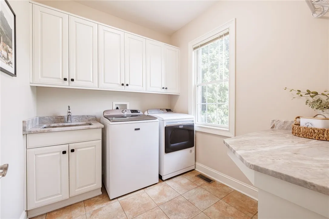 37 Turning Leaf Drive, Pittsford, New York 14534, Pittsford, New York 14534, 5 Bedrooms Bedrooms, 9 Rooms Rooms,4 BathroomsBathrooms,Residential,For Sale,37 Turning Leaf Drive, Pittsford, New York 14534,R1615280