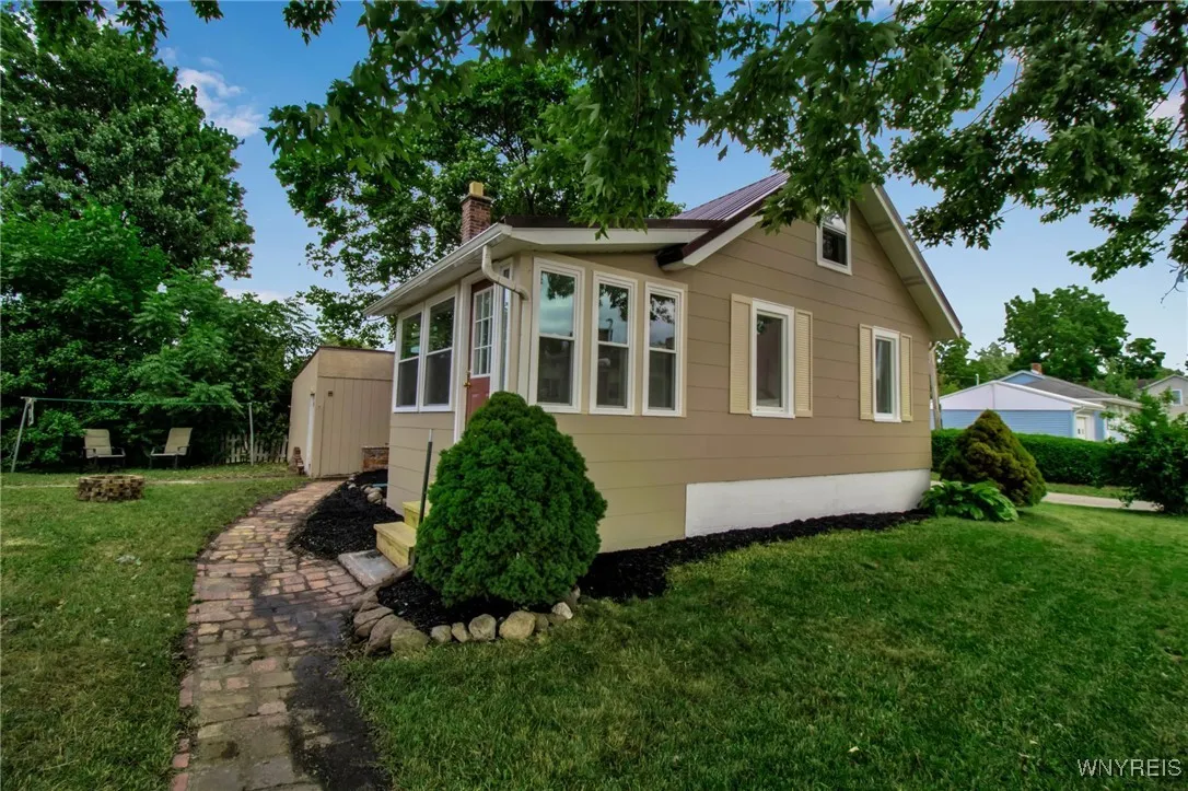 201 Ohio Street, Ridgeway, New York 14103, Ridgeway, New York 14103, 2 Bedrooms Bedrooms, 4 Rooms Rooms,1 BathroomBathrooms,Residential,Closed,201 Ohio Street, Ridgeway, New York 14103,0,B1619411