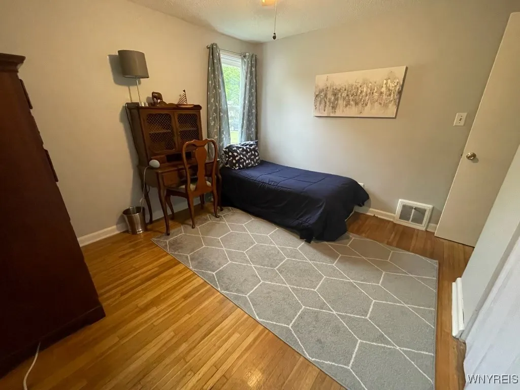 bedroom (first floor)