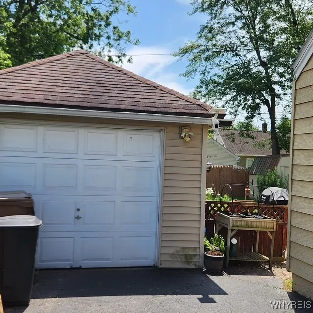 detached garage