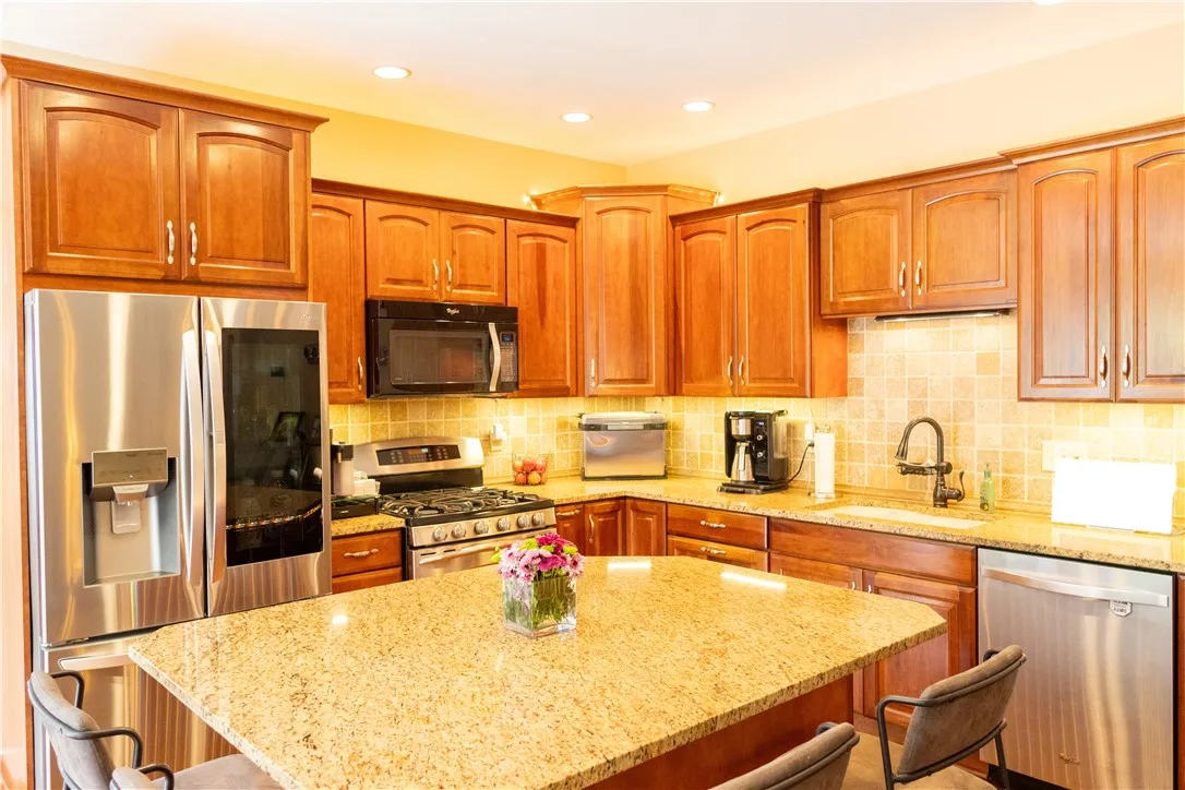 33 Colonnade, Greece, New York 14468, Greece, New York 14468, 2 Bedrooms Bedrooms, 5 Rooms Rooms,2 BathroomsBathrooms,Residential,Closed,33 Colonnade, Greece, New York 14468,0,R1619657