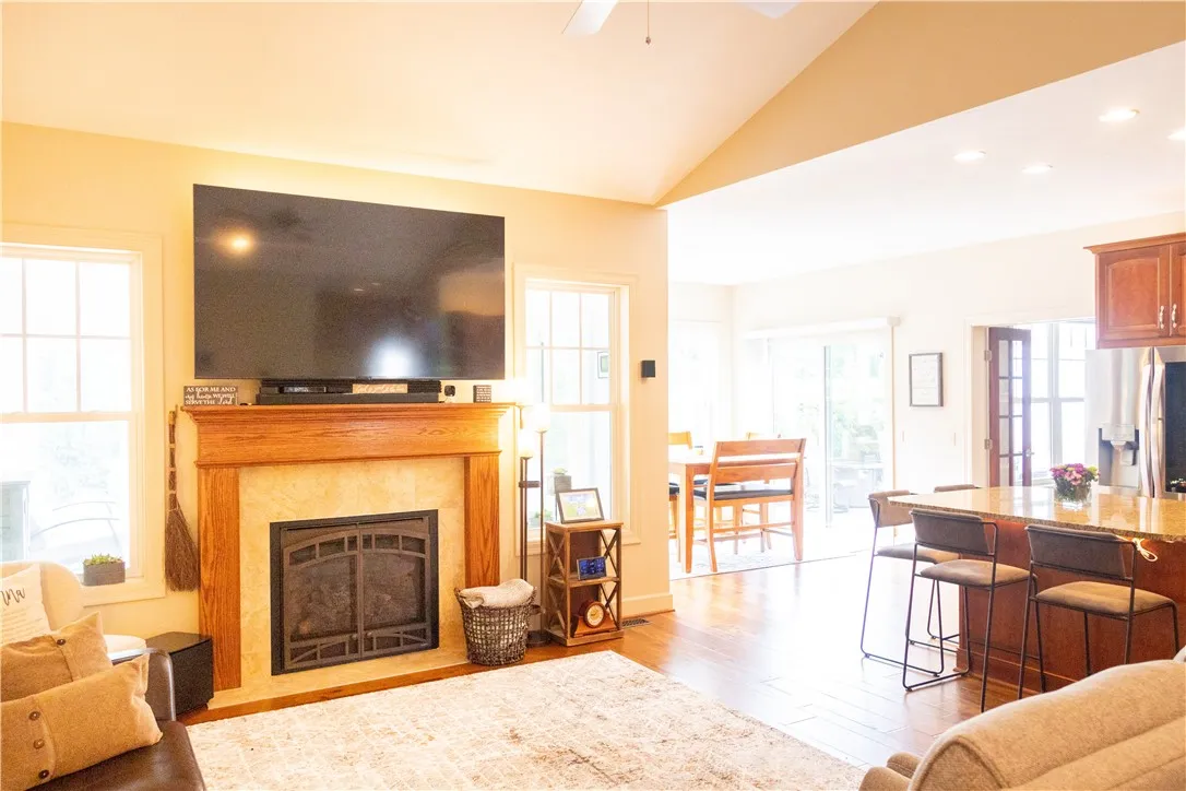 33 Colonnade, Greece, New York 14468, Greece, New York 14468, 2 Bedrooms Bedrooms, 5 Rooms Rooms,2 BathroomsBathrooms,Residential,Closed,33 Colonnade, Greece, New York 14468,0,R1619657
