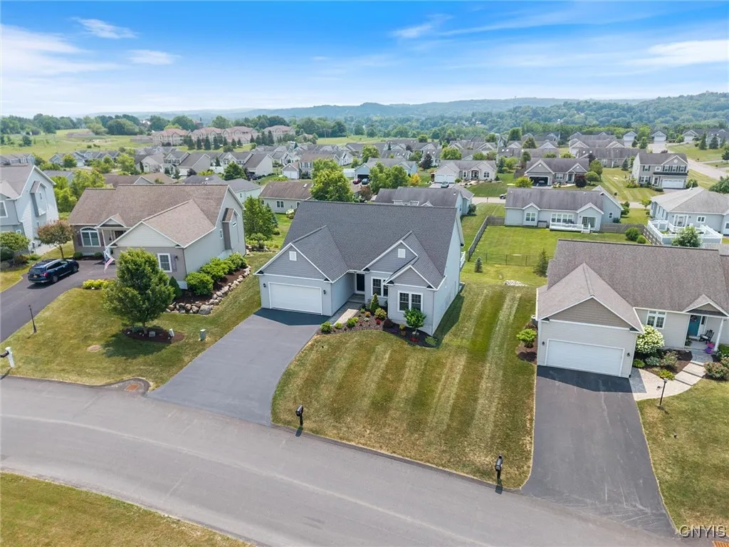 3758 Malibu Hills Drive, Camillus, New York 13209, Camillus, New York 13209, 3 Bedrooms Bedrooms, 7 Rooms Rooms,2 BathroomsBathrooms,Residential,For Sale,3758 Malibu Hills Drive, Camillus, New York 13209,S1619737