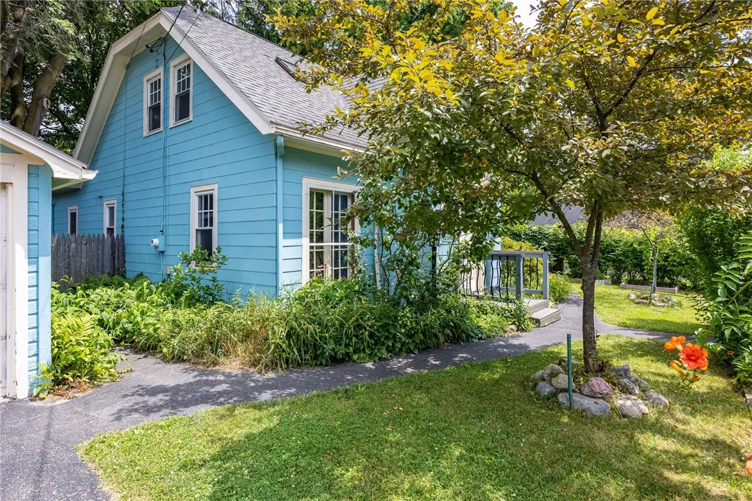 142 Holloway Road, Brighton, New York 14610, Brighton, New York 14610, 4 Bedrooms Bedrooms, 7 Rooms Rooms,2 BathroomsBathrooms,Residential,Closed,142 Holloway Road, Brighton, New York 14610,0,R1617102