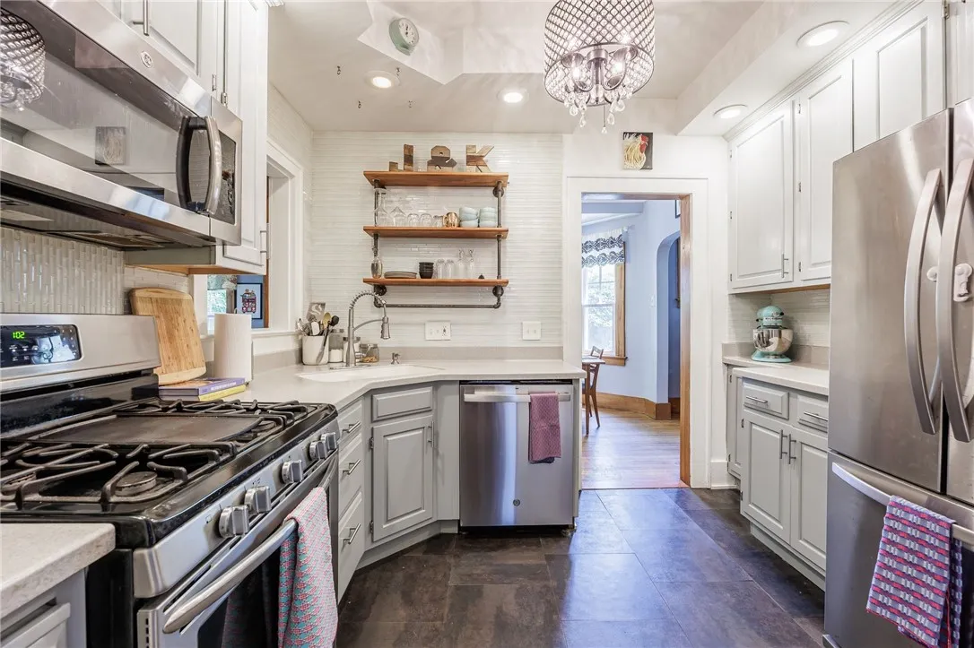 142 Holloway Road, Brighton, New York 14610, Brighton, New York 14610, 4 Bedrooms Bedrooms, 7 Rooms Rooms,2 BathroomsBathrooms,Residential,Closed,142 Holloway Road, Brighton, New York 14610,0,R1617102