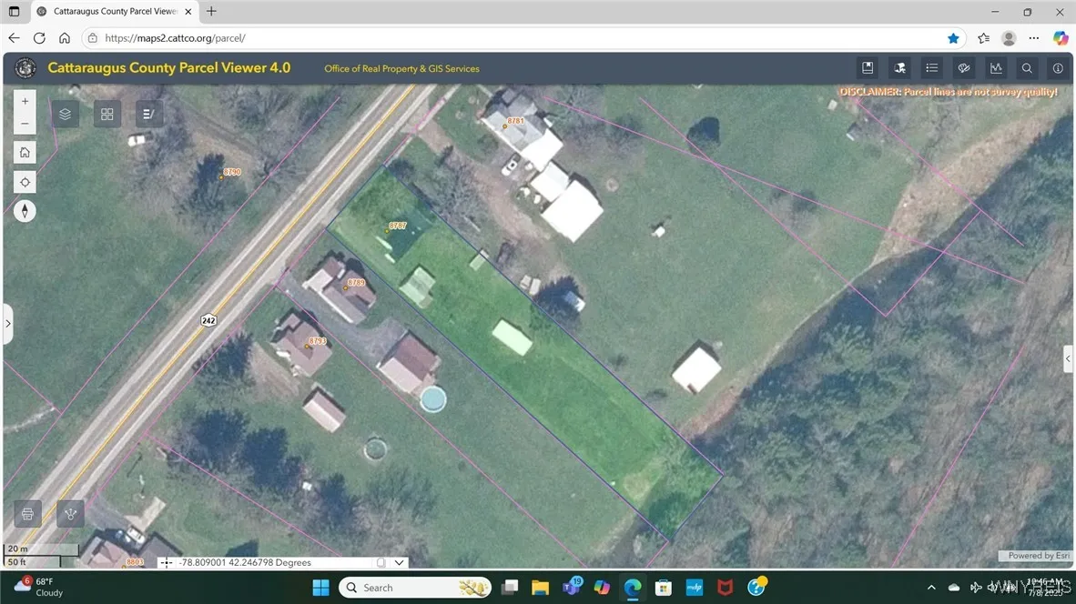 Deep lot with a creek at the back