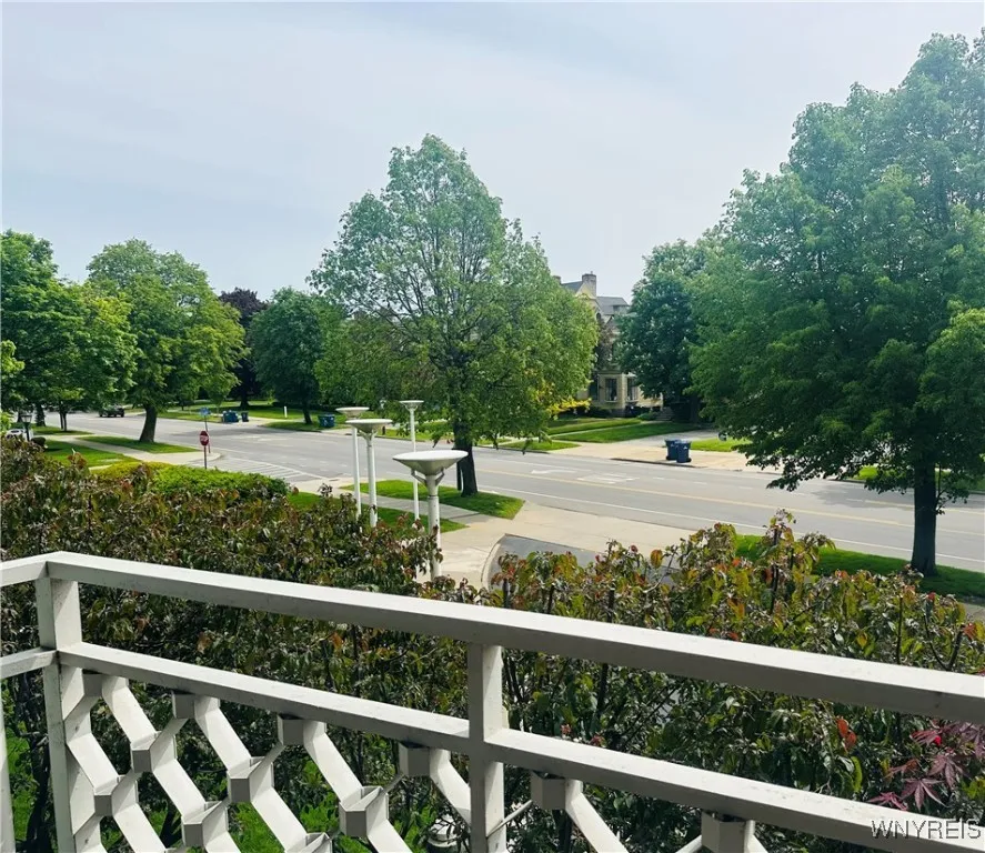 1088 Delaware Avenue 2d, Buffalo, New York 14209, Buffalo, New York 14209, 1 Bedroom Bedrooms, 5 Rooms Rooms,1 BathroomBathrooms,Residential Lease,For Rent,1088 Delaware Avenue 2d, Buffalo, New York 14209,B1616865