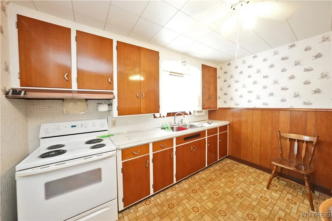 6167 North Whitham Drive, Niagara, New York 14304, Niagara, New York 14304, 4 Bedrooms Bedrooms, 7 Rooms Rooms,1 BathroomBathrooms,Residential,Closed,6167 North Whitham Drive, Niagara, New York 14304,0,B1619094