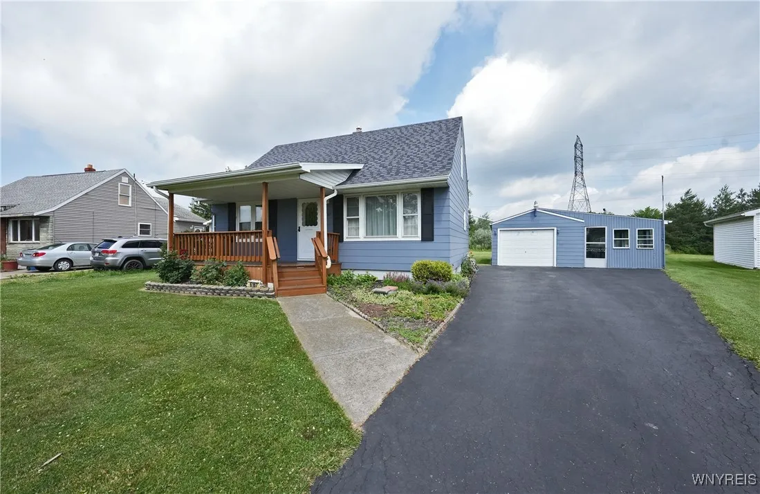 6167 North Whitham Drive, Niagara, New York 14304, Niagara, New York 14304, 4 Bedrooms Bedrooms, 7 Rooms Rooms,1 BathroomBathrooms,Residential,Closed,6167 North Whitham Drive, Niagara, New York 14304,0,B1619094