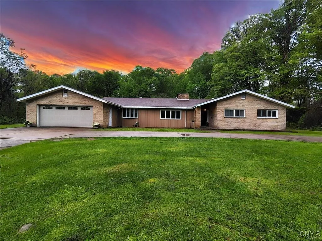 111 Hillview Terrace, Frankfort, New York 13340, Frankfort, New York 13340, 4 Bedrooms Bedrooms, 12 Rooms Rooms,2 BathroomsBathrooms,Residential,For Sale,111 Hillview Terrace, Frankfort, New York 13340,S1620687