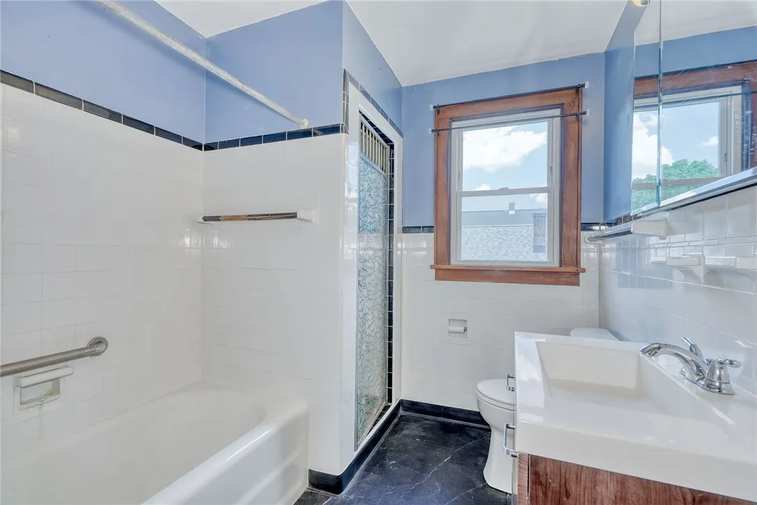 112 Isabelle Street, Rochester, New York 14606, Rochester, New York 14606, 4 Bedrooms Bedrooms, 10 Rooms Rooms,1 BathroomBathrooms,Residential,Closed,112 Isabelle Street, Rochester, New York 14606,R1620856
