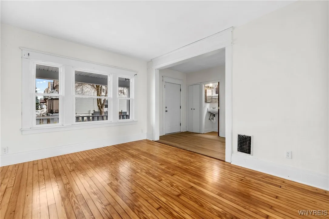 33 Good Avenue, Buffalo, New York 14220, Buffalo, New York 14220, 3 Bedrooms Bedrooms, 8 Rooms Rooms,1 BathroomBathrooms,Residential,For Sale,33 Good Avenue, Buffalo, New York 14220,B1620928