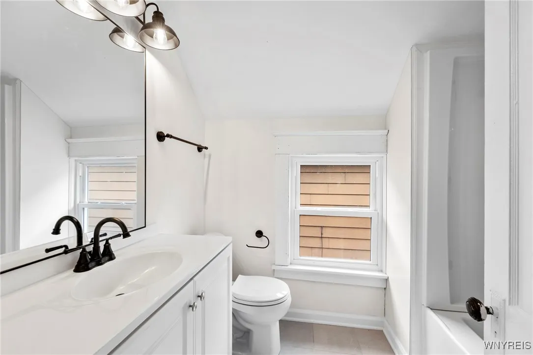 33 Good Avenue, Buffalo, New York 14220, Buffalo, New York 14220, 3 Bedrooms Bedrooms, 8 Rooms Rooms,1 BathroomBathrooms,Residential,For Sale,33 Good Avenue, Buffalo, New York 14220,B1620928
