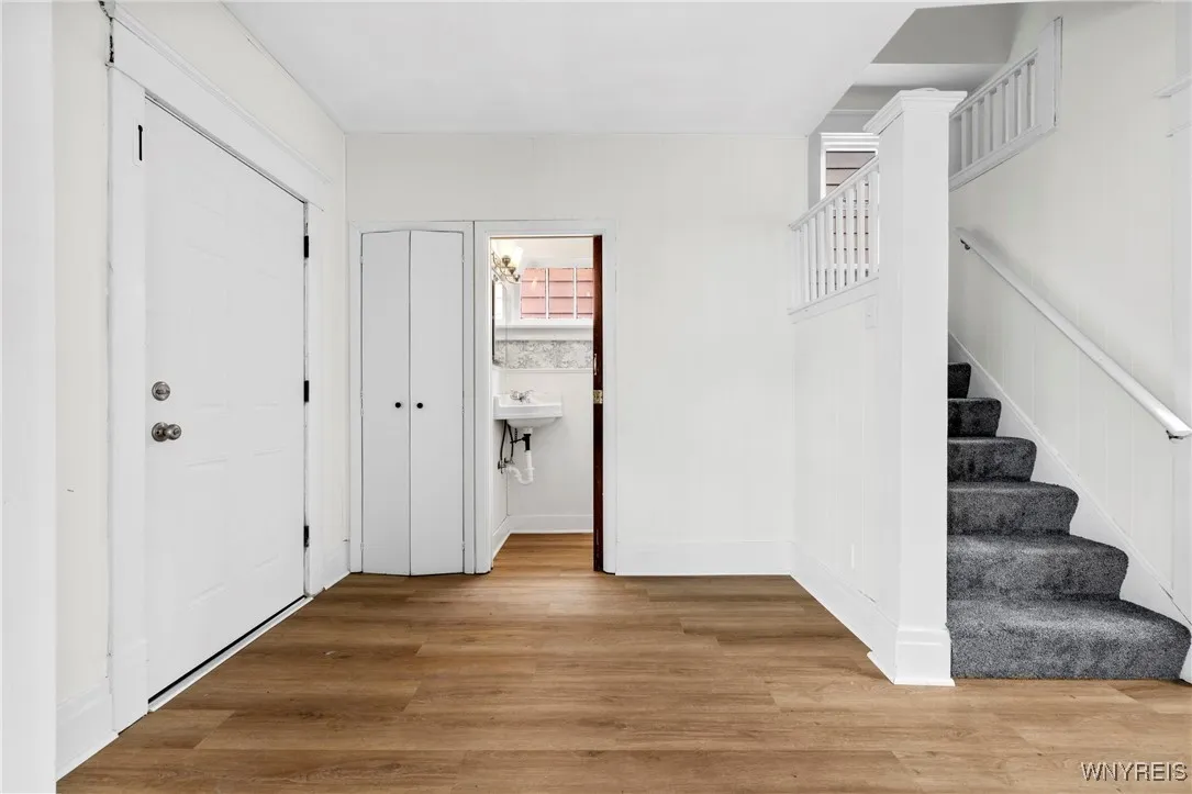 33 Good Avenue, Buffalo, New York 14220, Buffalo, New York 14220, 3 Bedrooms Bedrooms, 8 Rooms Rooms,1 BathroomBathrooms,Residential,For Sale,33 Good Avenue, Buffalo, New York 14220,B1620928