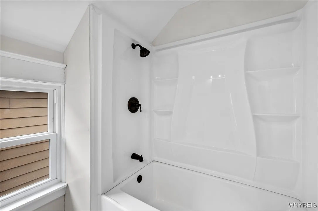 33 Good Avenue, Buffalo, New York 14220, Buffalo, New York 14220, 3 Bedrooms Bedrooms, 8 Rooms Rooms,1 BathroomBathrooms,Residential,For Sale,33 Good Avenue, Buffalo, New York 14220,B1620928