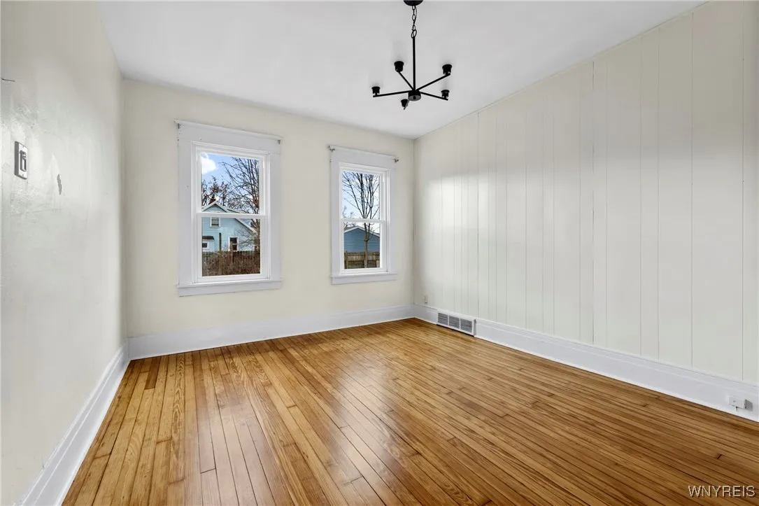 33 Good Avenue, Buffalo, New York 14220, Buffalo, New York 14220, 3 Bedrooms Bedrooms, 8 Rooms Rooms,1 BathroomBathrooms,Residential,For Sale,33 Good Avenue, Buffalo, New York 14220,B1620928